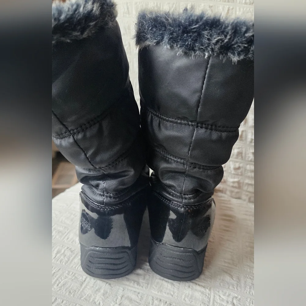 Totes Black Winter Boots with Faux Fur